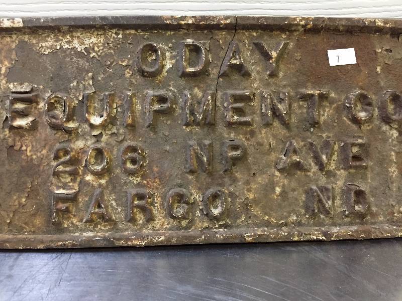 lot 7 image: VINTAGE ODAY SIGNAGE (CRACKED)