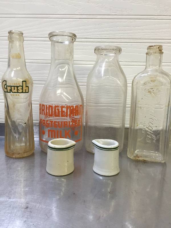 lot 10 image: VINTAGE GLASS POP BOTTLES ORANGE CRUSH, BRIDGEMAN MILK