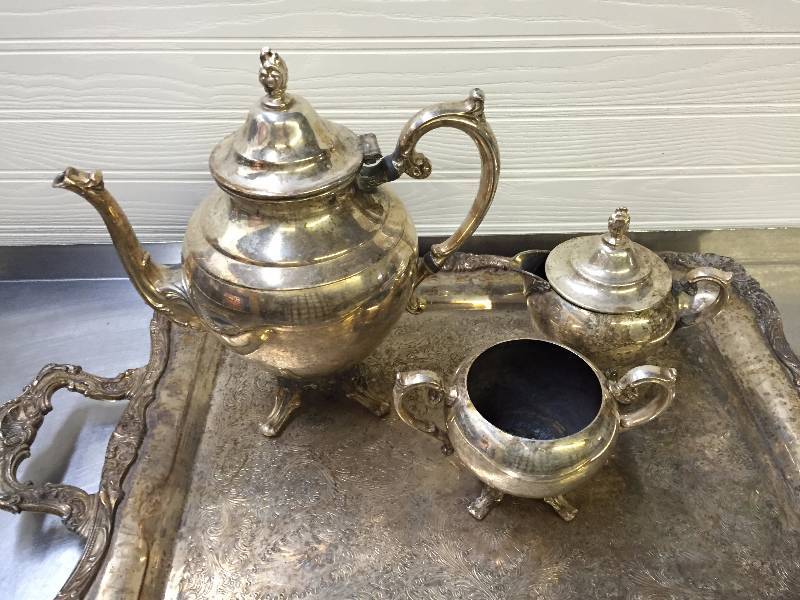 lot 12 image: VINTAGE TEA SET
