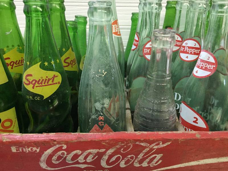 lot 18 image: VINTAGE COCA COLA WOODEN CRATE AND POP BOTTLES 7-UP, MOUNTAIN DEW, DR PEPPER 10-2-4, SQUIRT, ROYAL CROWN COLA