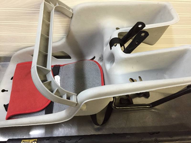 lot 22 image: CHILDS BIKE SEAT, NUNCHUCKS AND DOOR WAY PULL UP BAR