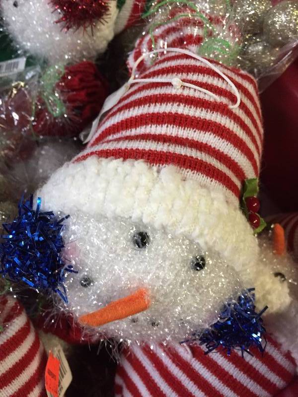 lot 26 image: CHRISTMAS DECOR FULL BOX