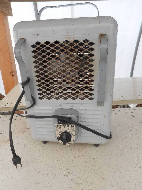 TITAN FLOOR HEATER