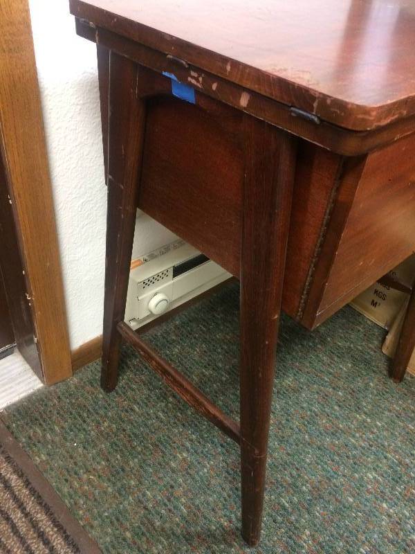 lot 1 image: Free-Westinghouse Sewing Machine