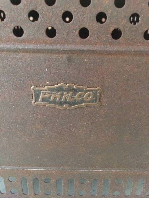 lot 12 image: Philco Metal Bin