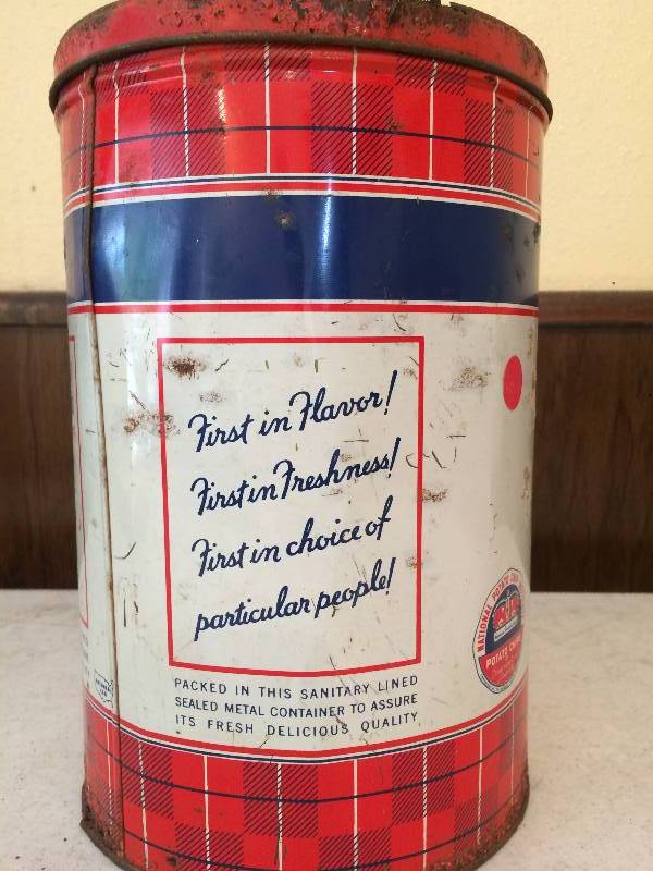 lot 24 image: Highland Potato Chip Tin