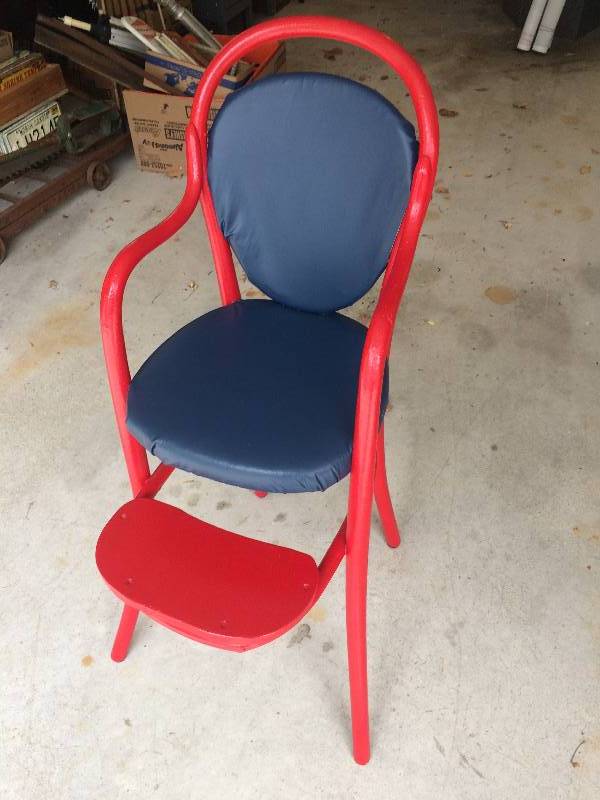 lot 59 image: Highchair