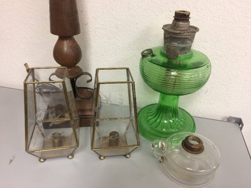 lot 88 image: Lamps