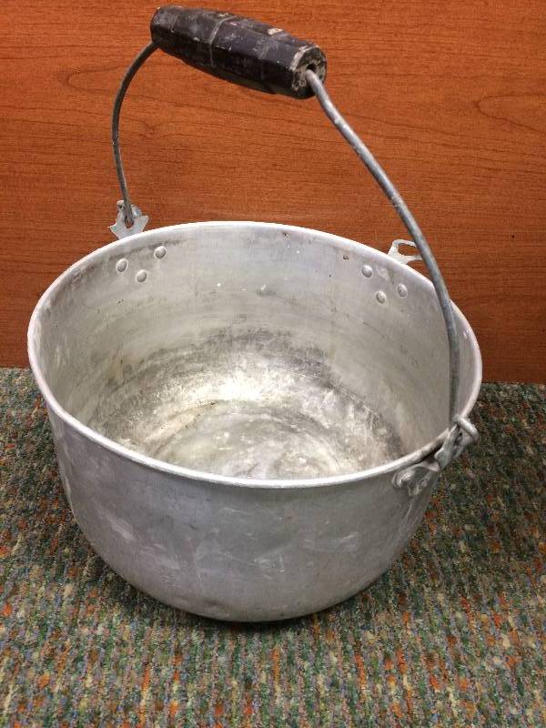 lot 98 image: Fishing Buckets