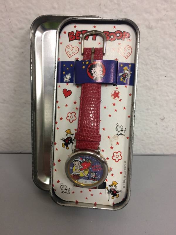 lot 79 image: Betty Boop Watch