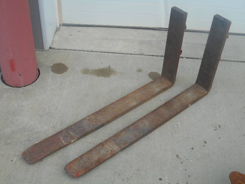 lot 6 image: Set Of 42 Pallet Forks For A Forkl...