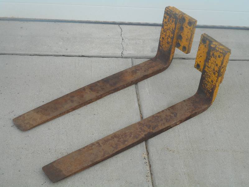 lot 7 image: Set Of 36 Pallet Forks For A Forkl...