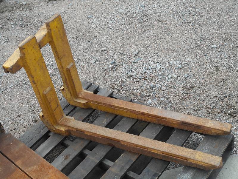 lot 8 image: Set Of Very Heavy Duty 42 Forks Fo...