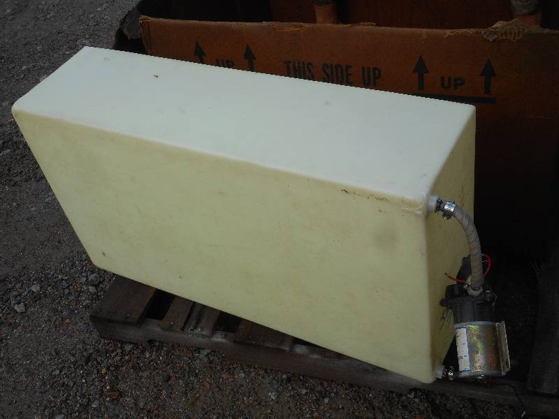 lot 13 image: 36 Poly Holding Tank With 12Volt P...