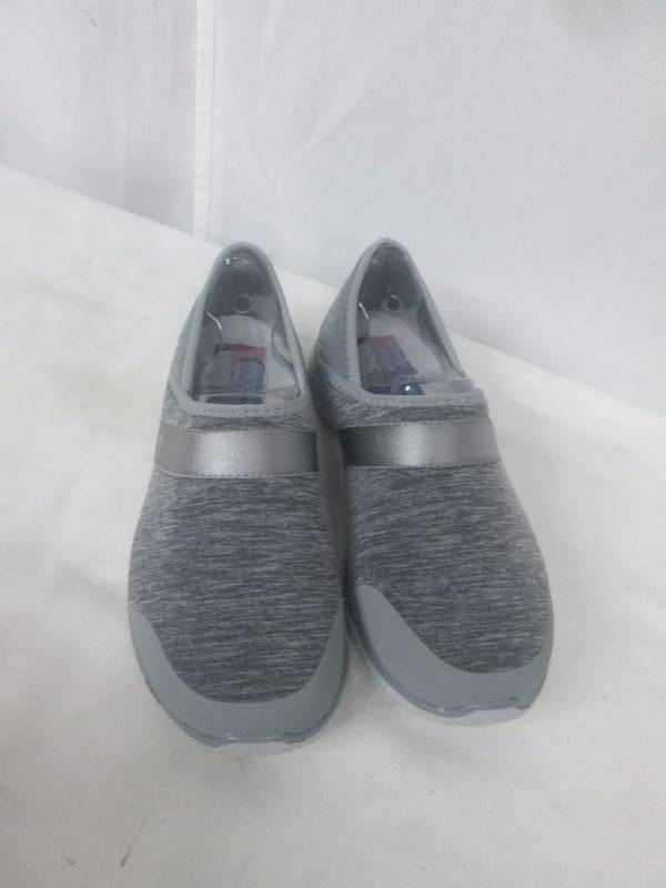 Skechers Womens Microbust Greatness Walking Shoe