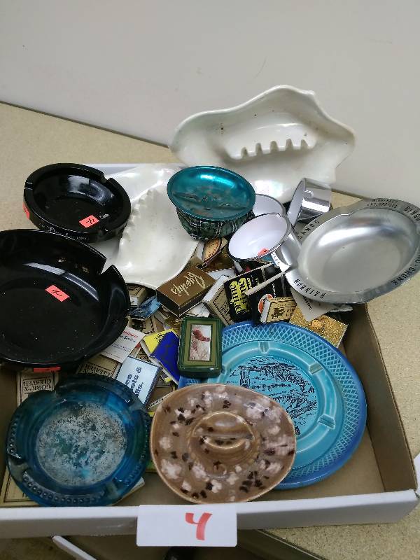 lot 4 image: Vintage Smoking Lot