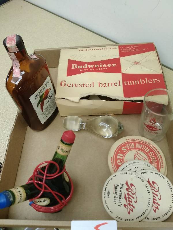 lot 5 image: Beer Collectibles