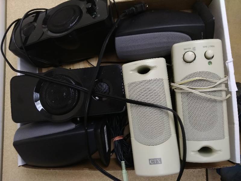 lot 18 image: Computer Speakers