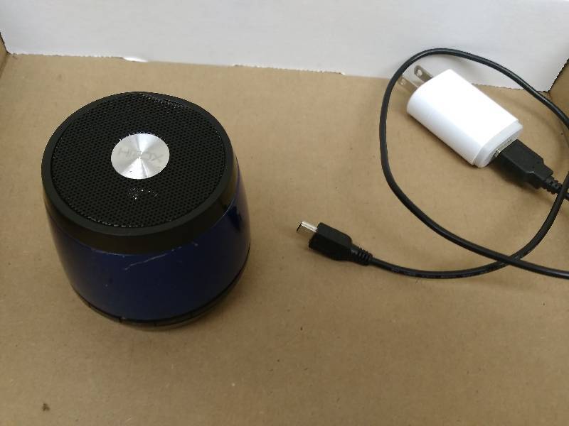 lot 32 image: Bluetooth Speaker