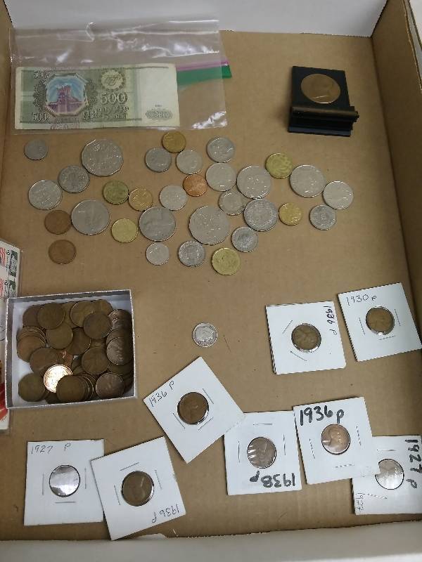 lot 47 image: Vintage Foriegn Money