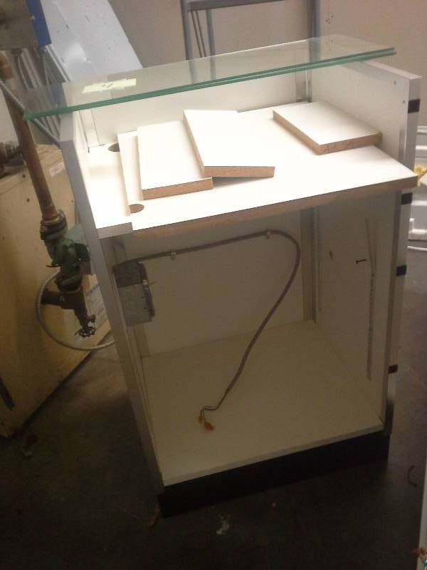 lot 4 image: Glass Front Display Case