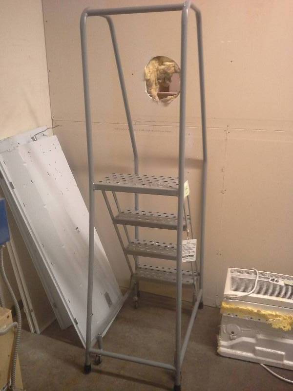 lot 6 image: Portable Step Platform