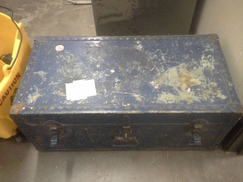 lot 10 image: Chest