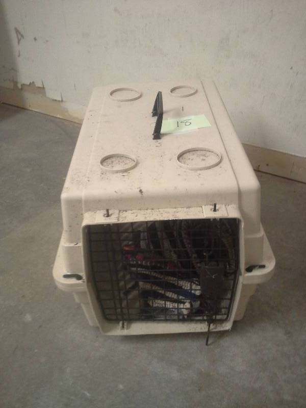 lot 18 image: Dog Kennel