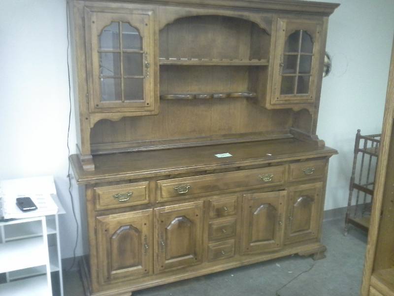 lot 21 image: Hutch