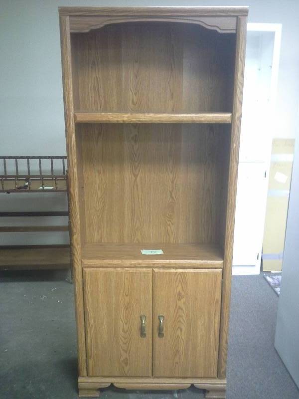 lot 34 image: Book Shelf