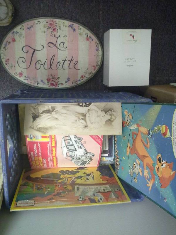 lot 47 image: Grab Box