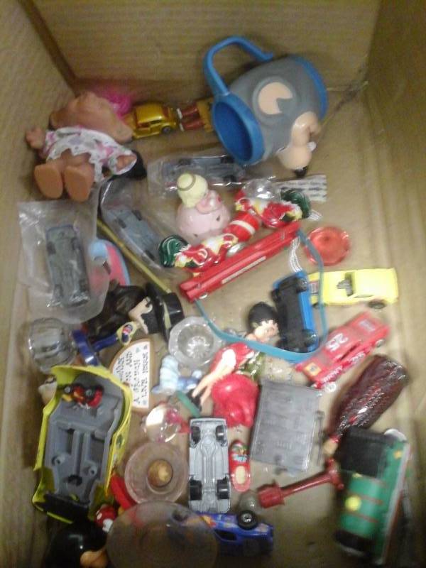 lot 76 image: Kids Grab Box