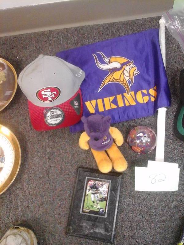 lot 82 image: Vikings Lot