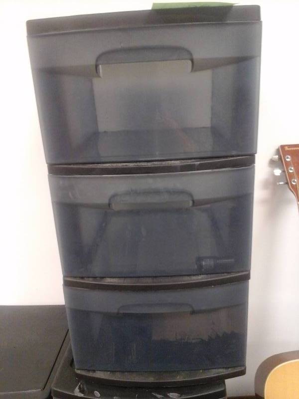 lot 86 image: Plastic Storage Drawers(4)