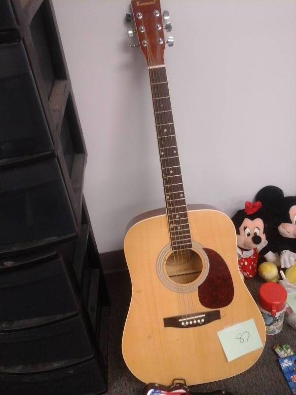 lot 87 image: Guitar