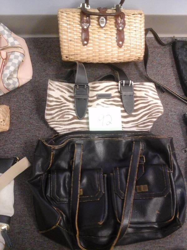 lot 92 image: Purses(3)