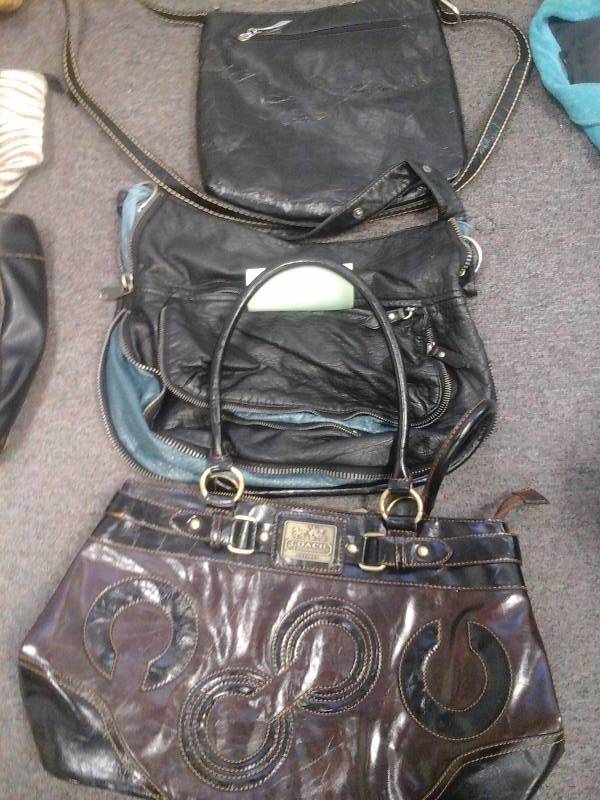 lot 93 image: Purses(3)