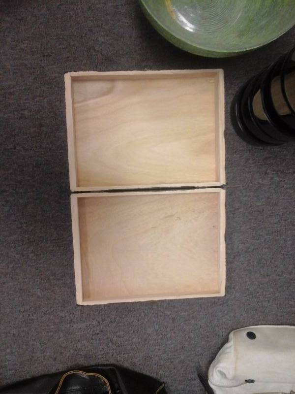 lot 96 image: Jewelery Box and Jewelry Storage(6)