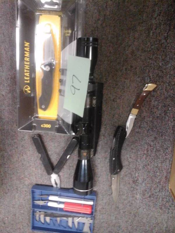 lot 97 image: Knives(3), Hunting Scope, Multi-Tool, Scalpel Set