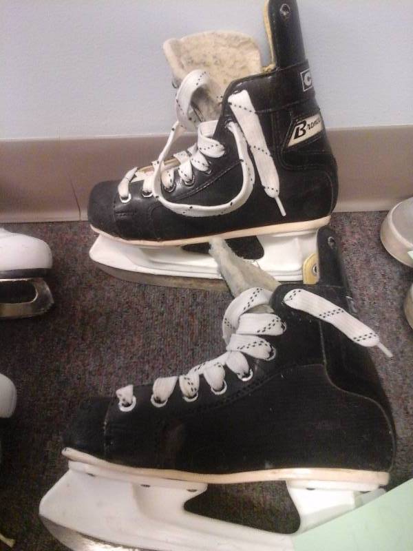 lot 118 image: Hockey Skates