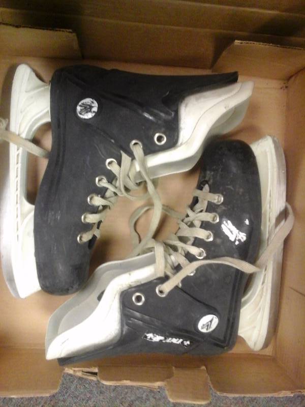 lot 139 image: Hockey Skates