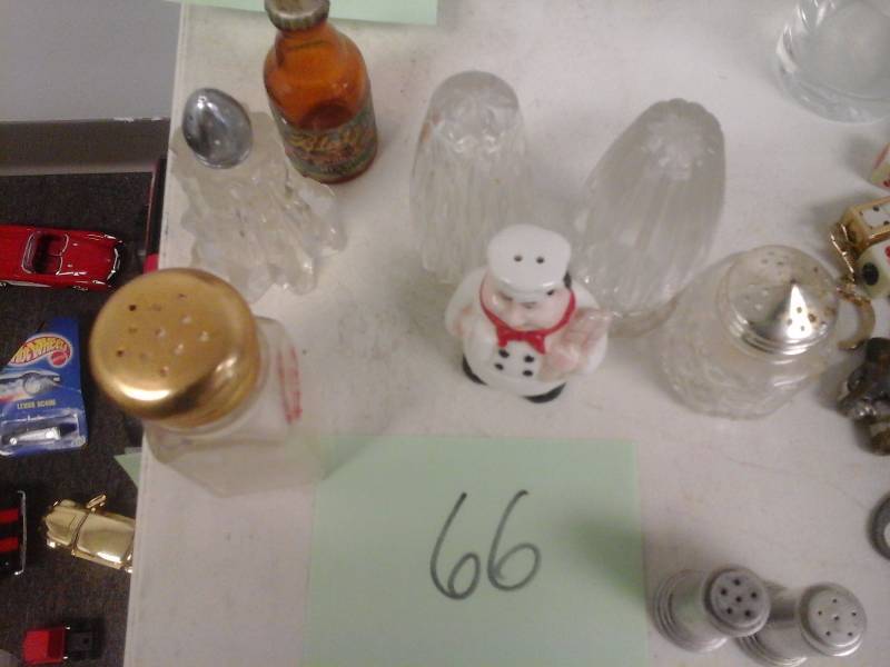 lot 66 image: Salt and Pepper Collector Set