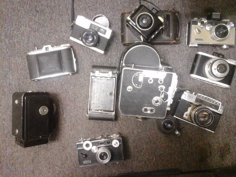 lot 51 image: Antique Cameras and Video Recorder(7 or 8 Cameras)
