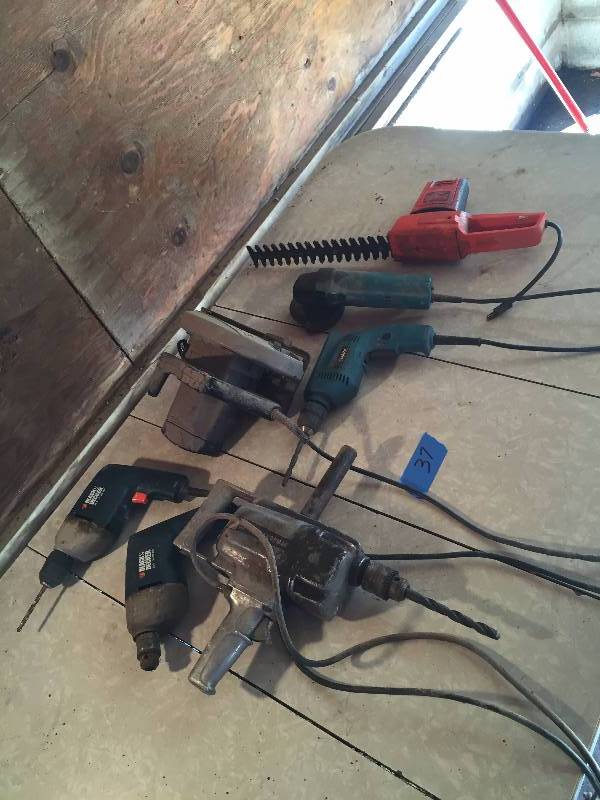4 DRILLS,GRINDER,SKILL SAW AND HEDGE TRIMMER