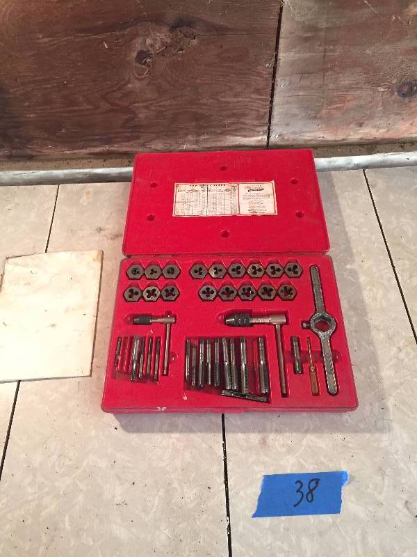 NEW TAP AND DIE SET