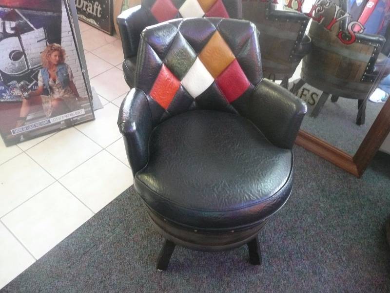 lot 2 image: 1970s - RARE - LEATHER BARREL CHAIR - VERY NICE CONDITION