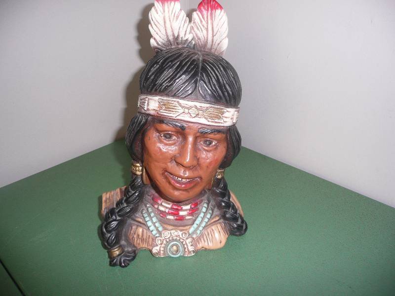 lot 10 image: 1974 VINTAGE Universal Statuary USA 1974 Native American Indian Bookend Bust