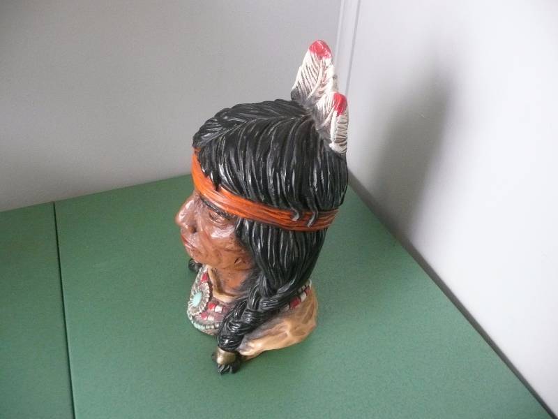lot 11 image: 1966 VINTAGE American Indian Head BustFigure Universal Statutory Corp Book End
