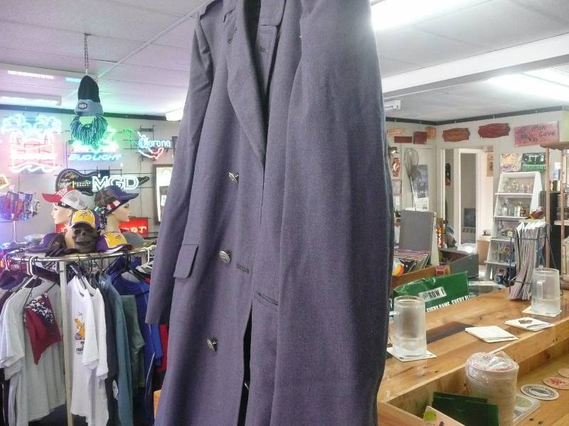 lot 38 image: VINTAGE LONG MILITARY COAT - VERY GOOD CONDITION FOR ITS AGE - SEE PICTURES