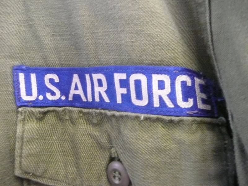 lot 40 image: VINTAGE MILITARY SHIRT - VERY GOOD CONDITION FOR ITS AGE. - VERY COOL